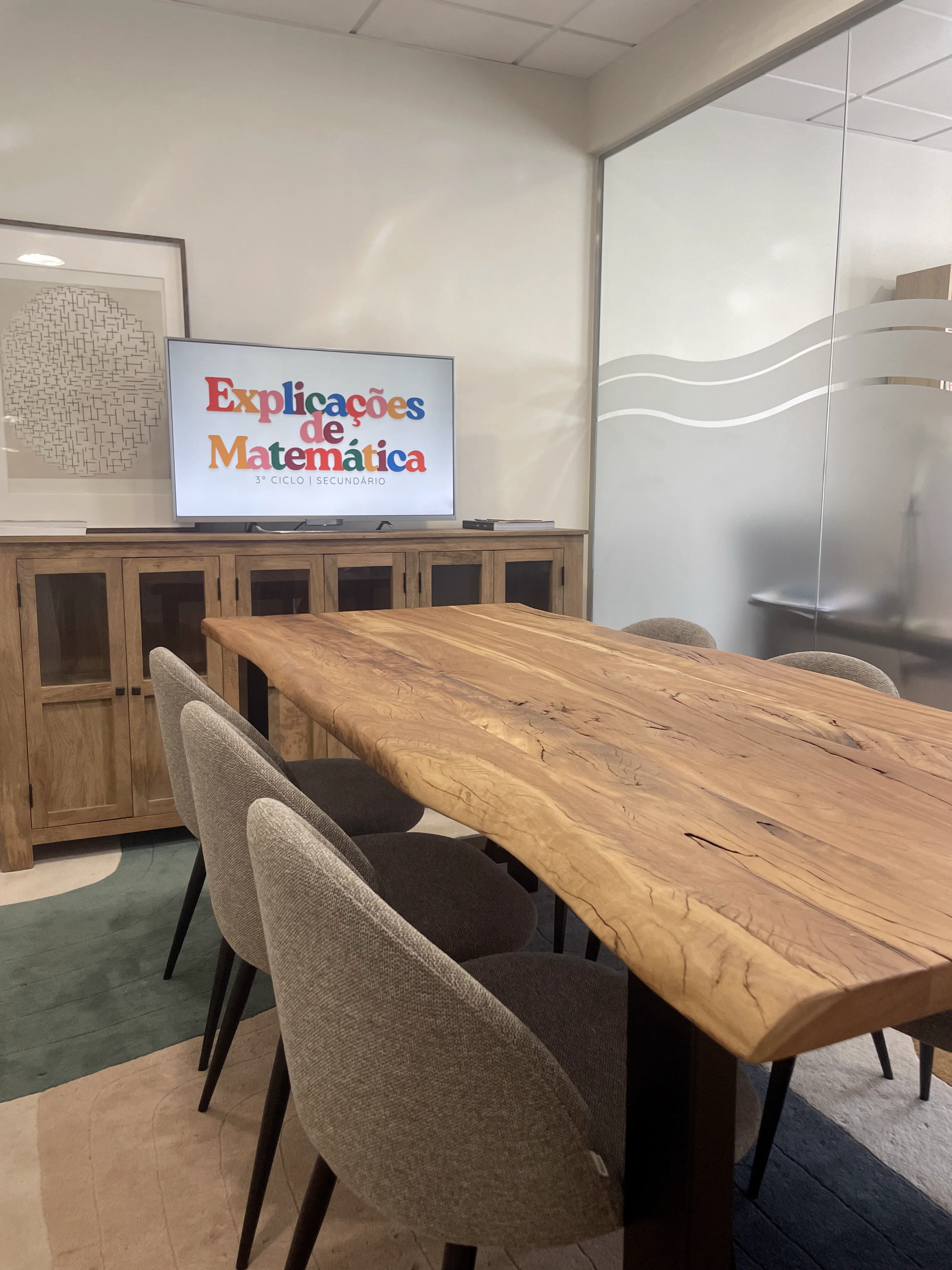 Material didático e projeções em TV
